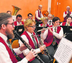 Für die musikalische Umrahmung des Neujahrsapéros war die Musikgesellschaft Seon besorgt. (Bilder: hg.)