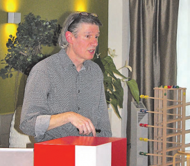 Dr. med. Andreas Schmid berichtete über sein Fachgebiet Depressionen in der zweiten Lebenshälfte. (Bild: zVg.)