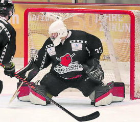 Auch wenn es im 1. Playoff-Spiel nicht gereicht hat, auf diesen Mann ist Verlass: Red Lions-Torhüter Andrin Kunz hat mit seinen Paraden wesentlichen Anteil am Erfolg des Reinacher 1.-Ligisten. (Bilder: rc.)
