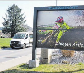 Die Ortseingangstafel sind «leer» aufgrund der aktuellen Situation. Das bedeutet für eine Zeit lang: auch in Rickenbach ist etwas weniger «Action» angesagt. (Bilder: zVg.)