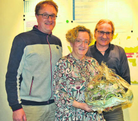 Sie wünschen ihr viel Glück für die Zukunft: Peter Lüthy (li.) und Gemeindeammann Martin Goldenberger werden Evelyn Lüscher jedoch schmerzlich vermissen. (Bild: st.)