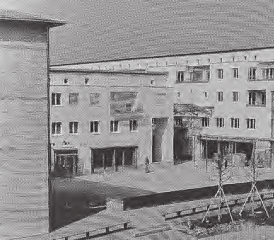 Neues Lustzentrum in Gränichen: Das Dorfzentrum Linde, unter dessen Dächern sich neben der Gemeindeverwaltung zehn Ladengeschäfte eingerichtet haben. (Bild: msu.)