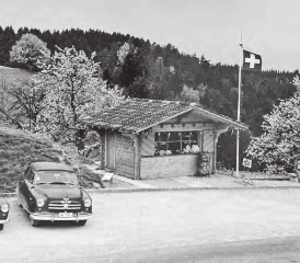 So präsentierte sich der neue Kiosk auf der Böhler-Passhöhe 1960 unmittelbar nach seiner Eröffnung. (Bild: zVg.)