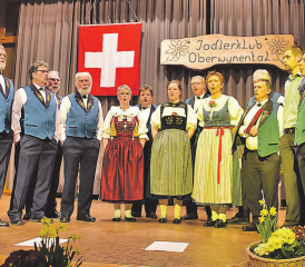 Der Jodlerklub Oberwynental lud zum jährlichen Jodlerabend in die Pfeffiker Mehrzweckhalle ein und schenkte dem Publikum einen rundum gelungenen Abend. (Bilder: hg.)