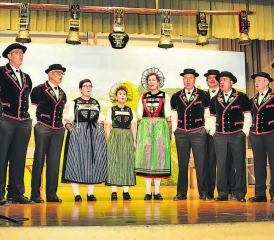 Ein Bild, das die Herzen der Volksmusikliebhaber erfreut: Der Jodlerklub Kölliken steht unter der Leitung des begnadeten Musikers Martin Flury. (Bilder: st.)