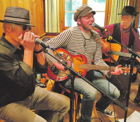 Bekanntes Musikertrio an der Kulmer 1.-Mai-Feier: Stefan Keller, Timo Bachmann und Tom Zürcher unterhielten das Publikum bereits zum zweiten Mal. (Bilder: zVg.)