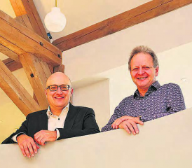 Verwaltungsratspräsident Hans Ulrich Ziswiler (rechts) und Reto Hauri, Vorsitzender der Bankleitung, freuen sich auf die Eröffnung der Raiffeisenbank Reitnau-Rued in Schöftland. Weitere Informationen finden Sie unter: raiffeisen.ch/ reitnau-rued/umbau (Bild: zVg.)