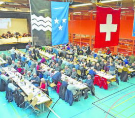 200 Teilnehmende: Der Saal in Buchs war während der Generalversammlung der Aargauischer Schützenveteranen gut gefüllt. (Bild: zVg.)