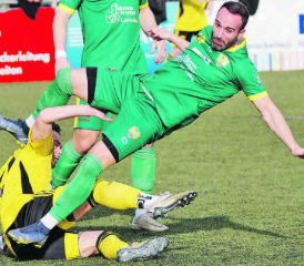 Die Gränicher Grätsche nützte nur temporär: Die Gäste aus Mutschellen in den grünen Tricots sind nicht ohne Grund Tabellenführer. (Bild: Roland Jaus)