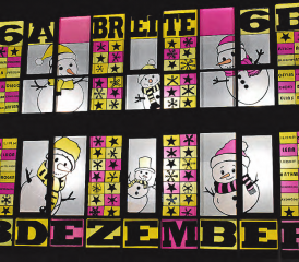 Ein beeindruckendes Kunstwerk: Das rund 40 Quadratmeter grosse Adventsfenster beim Schulhaus Breite in Reinach. (Bilder: hg.)