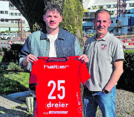 Teammanager Mike Conde (rechts) ist erfreut, dass Raphael Rohr seine Tore bald wieder für den HSC schiesst. (Bild: zVg.)
