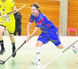 Marius Pedersen mit Zug aufs Tor. Der Norweger erzielte gegen die Devils den wichtigen Anschlusstreffer für die Lok Reinach. (Bild: Otto Lüscher/Archiv)