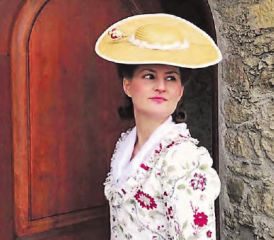 Schnürleib, Strümpfe, Strohhut – So kleidete sich die Dame um 1780, nachzulesen im Museumsblog von Museum Aargau. (Bild: zVg.)