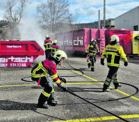 Zeigten vollen Einsatz: Die neueingeteilten Angehörigen der Feuerwehr. (Bilder: zVg.)