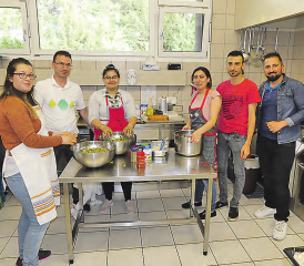 Offenes Essen: Sie präsentierten die syrische Küche; Berivan und Seuvar, Chalat und Bashir, Rashida und Eyda. (Bild: moha.)