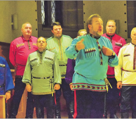 Fast jedes Mitglied wird hier zum Star: Sehr oft sorgen die Chormitglieder für einen sonoren Teppich. (Bilder: st.)