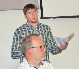 Präsentierte die Sanierung des Mehrzweckgebäudes: Gemeinderat Silvan Bärtschi nahm detailliert Stellung zu einzelnen Massnahmen. (Bilder: aw.)