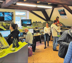 Ein Blick ins Reich der Modelleisenbahner: Viele Interessierte schauten sich am Tag der offenen Tür die beeindruckenden Bauwerke an.