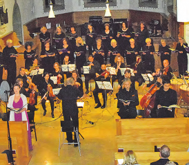 Gegen 60 Mitwirkende sorgen für einen wunderbaren Konzertabend: Die Cappella dei Grilli hat sich dieses Jahr an Rossinis «Stabat Mater» herangewagt. (Bilder: st.)