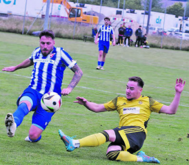 Voller Einsatz: Nach einem an Dramatik kaum zu überbietenden Saisonfinale und einem Sieg gegen Wettingen steht fest, der FC Gränichen bleibt in der 2. Liga. (Bild: Roland Jaus)
