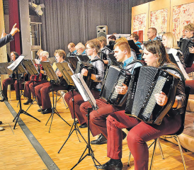 Das Orchester des Handharmonika-Clubs Staffelbach präsentierte sich mit einem abwechslungsreichen Liederzyklus. (Bilder: aw.)