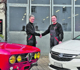 Der bisherige und der neue Geschäftsführer: Roland Kobe und Patrick Duss. (Bild: zVg.)