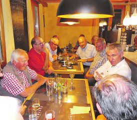 Landammann-Stammtisch auf dem Wannenhof: Die Wynentaler Bevölkerung nutzte die Gelegenheit zum persönlichen Kontakt mit Regierungsrat Alex Hürzeler (re.). (Bilder: moha.)