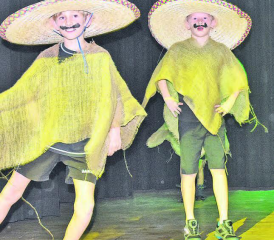 Präsentierte sich in mexikanischem Outfit nach dem Showmotto «Hasta la vista»: Jugi klein, aber fein. Viel Applaus erntete auch die Mädchenriege gross für ihre tänzerische Performance. (Bilder: aw.)