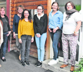 Der Sozialdienst des Bezirks Kulm hat sein Büro in Zetzwil: Mit Nicole Domedi, Claudia Pingiotti, Damaris Otten, Jasmin Beer, Leslie Däster-Sommer, Sandra Wüst und Barbara Schmidt (v.l.n.r.) präsentiert sich hier ein Teil des 18-köpfigen Teams. (Bild: hg.)
