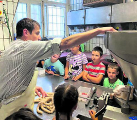 Wie entsteht eigentlich ein «Wienerli»? Besuch der Metzgerei Galliker.