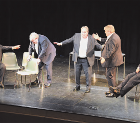 «Erbsache» im Reinacher Saalbau: Mike Müller spielt in seinem neuen Programm ein Dutzend Rollen. (Fotomontage: mars.)