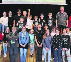 Etwas erleben und gemeinsam musizieren: was die Jugendlichen im Musiklager der Musikschule Menziken-Burg einstudiert haben, präsentieren sie nun am Adventskonzert der Musikschulen. (Bild: zVg.)