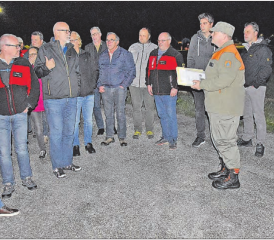 Er informierte die Gäste über den Ablauf der bevorstehenden Übung: Markus Berger, Kommandant der ZSO Suhrental-Uerkental. (Bilder: Alfred Weigel)