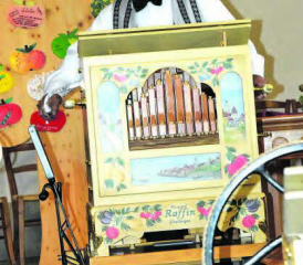 Besorgte Blicke von Lorenz Mathys: Ob sein Instrument durchhält bis zum Ende des Stücks? (Bilder: st.)