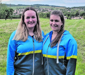 Evelyne Schär und Janina Bühler-Kästli, neue und ehemalige Präsidentin von Volley Seetal (v.l.). (Bild: zVg.)