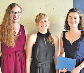 Erzielten die drei besten Abschlüsse: (v.l.n.r.) Nora-Sophia Staub aus Menziken (5.32), Salome Erni aus Hildisrieden (5,43) und Winona Amrein aus Gunzwil (5,57). (Bilder: hg.)