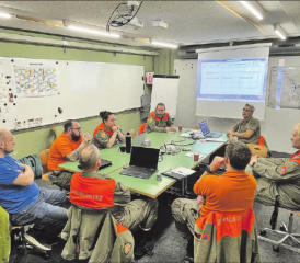 Austausch am Stabsrapport. (Bild: zVg.)