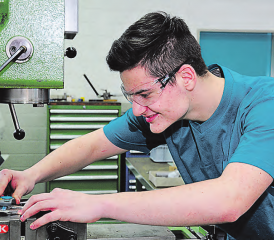 Neue Lehrlinge bei der Eichenberger Gewinde AG: Vom Lernenden zum selbstständigen, engagierten Mitarbeiter. (Bild: zVg.)