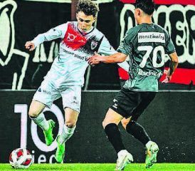 Samuel Sebastian Krasniqi: Der frühere FC Muhen-Junior kam vor 6006 Zuschauern zu einem Kurzeinsatz im Tricot des FC Aarau. (Bild: Sarah Rölli)