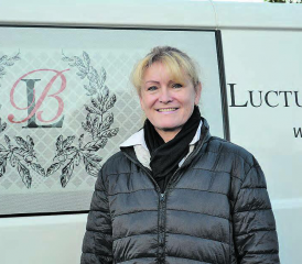 Claudia Moldovànyi ist seit zwölf Jahren Bestatterin und hat sich mit der Firma «Luctum Bestattungen» selbstständig gemacht. (Bilder: zVg.)