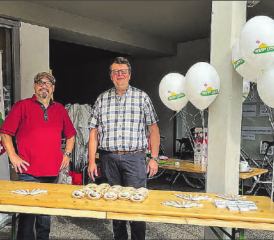 Sie nutzten ihre Zeit am Stand: Daniel Wehrli und Theodor Bigler standen Red’ und Antwort. (Bild: zVg.)