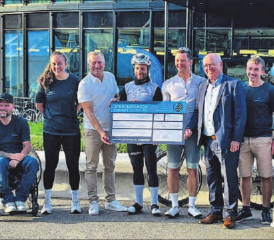 Eine stolze Summe von 20'000 Franken konnte der Schweizer Paraplegiker-Stiftung übergeben werden. (Bild: zVg.)