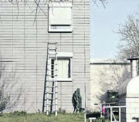 Bildkomposition von Timo Orubolo: «Sarah, Graduate Interne Revision, im Homeoffice, 3. April 2020.» (Bilder: zVg.)