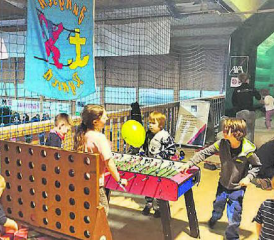 Kinder(h)ort an der Wyna Expo: Jungschi und Lenzchile luden zum Hüpfen, Spielen und Spass haben ein. (Bild: zVg.)