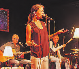 Brigitte Marolf singt im Kulturzentrum Forum Seon. (Bild: zVg.)