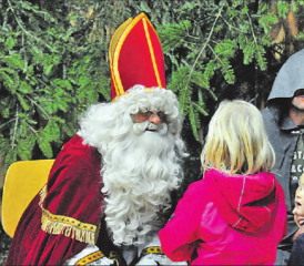 «Samichlaus du liebe Maa:» Die obligaten «Sprüchli» wurden mit einem Chlaussäckli belohnt. (Bilder: ml.)