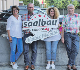 Der dynamische Schriftzug wird um das ganze Haus sichtbar sein. Die Kommissionsmitglieder Silvia Reidy, Markus Peter, Daniela Marzohl und Ruedi Hug sorgen derweil dafür, dass das Publikum auch im Inneren etwas Schönes zu sehen bekommt. (Bild: Remo Conoci)