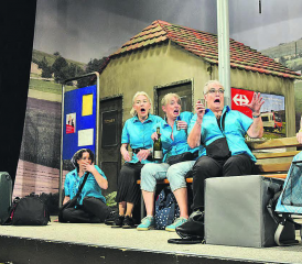 Ums Himmels Willen! Ein Monster soll gesichtet worden sein. Diese Kunde wurde mit Schrecken aufgenommen. (Bilder: st.)