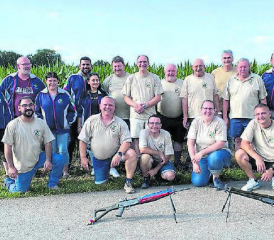 Erfolgreiche Gontenschwiler am Aargauer Kantonalschützenfest. In der Vereinskonkurrenz erreichte man sehr gute 92,422 Punkte. (Bild: zVg.)