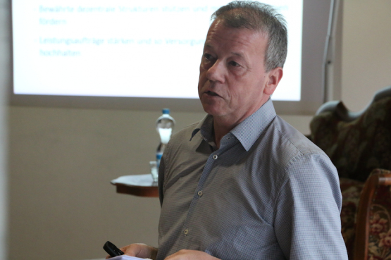 Vizepräsident Thomas Staub erläuterte den anwesenden Vereinsmitgliedern, wie die Zahlen in der Rechnung zustande gekommen sind. (Bilder: Remo Conoci)